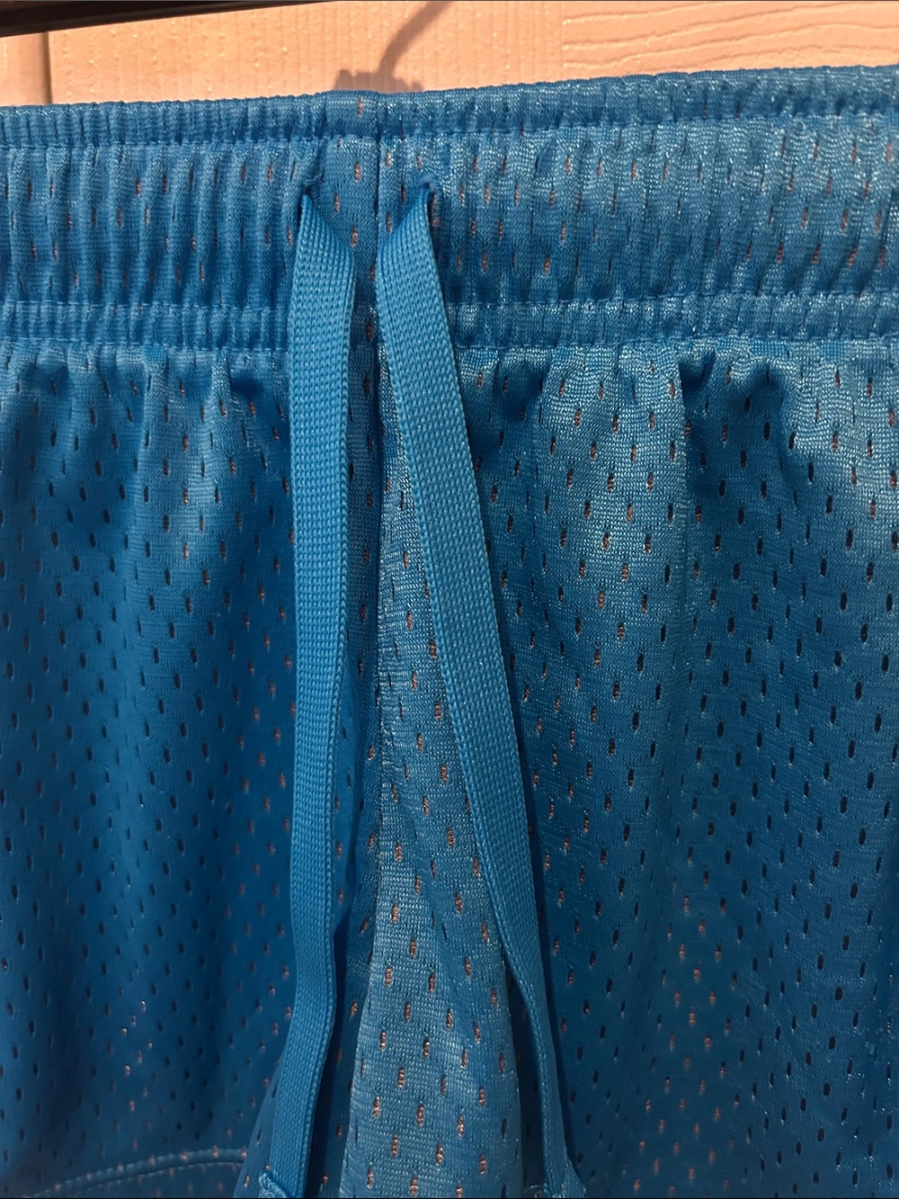 Preloved, Under Armour, Girls, Loose Fit Heatgear Mesh Shorts, Side Trim - Picture 2 of 6